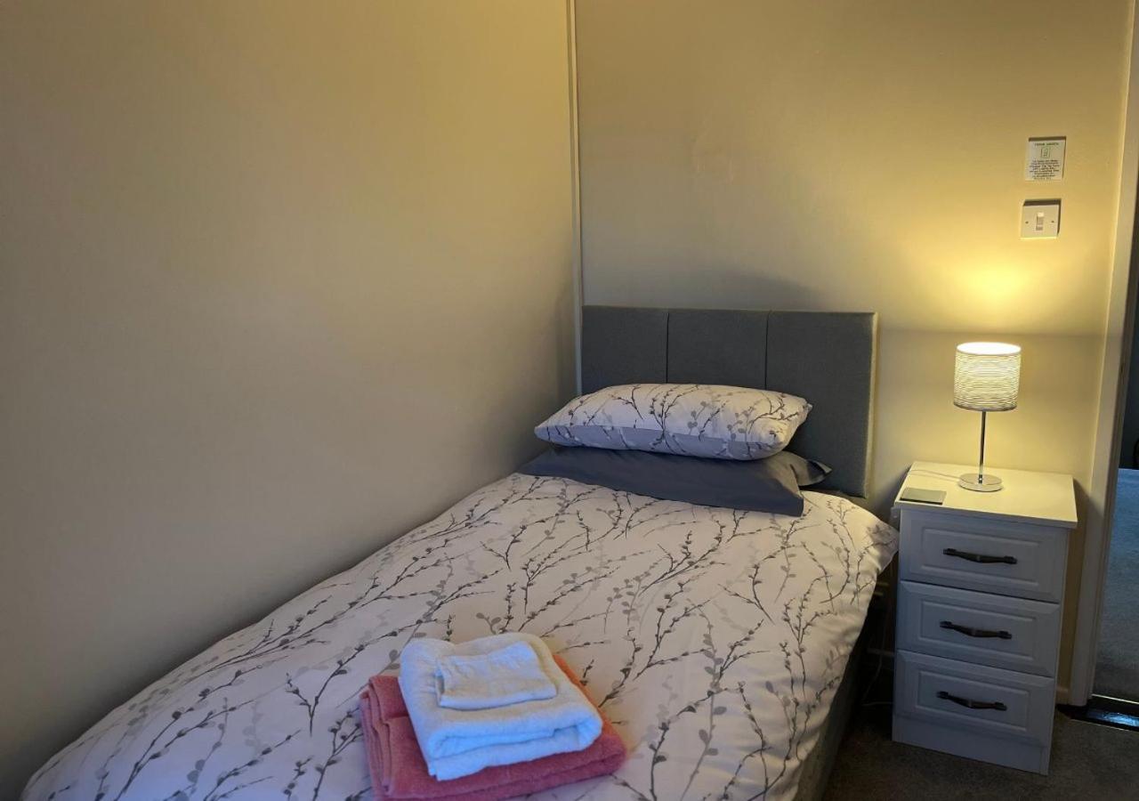 3 Bedroom Apartment, Ballymena, The Wee Stop Gap Dış mekan fotoğraf